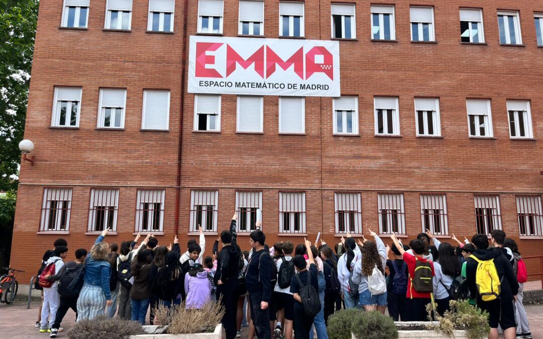 Alumnos y alumnas del IES Santa Eugenia descubren las matemáticas de forma divertida en el EMMA: “Las matemáticas son más que cálculo y también se puede jugar con ellas”